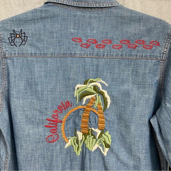 LUCKY BRAND / Embroidered Chambray Western Shirt Long Sleeve Button Down Size M - Picture 10 of 14